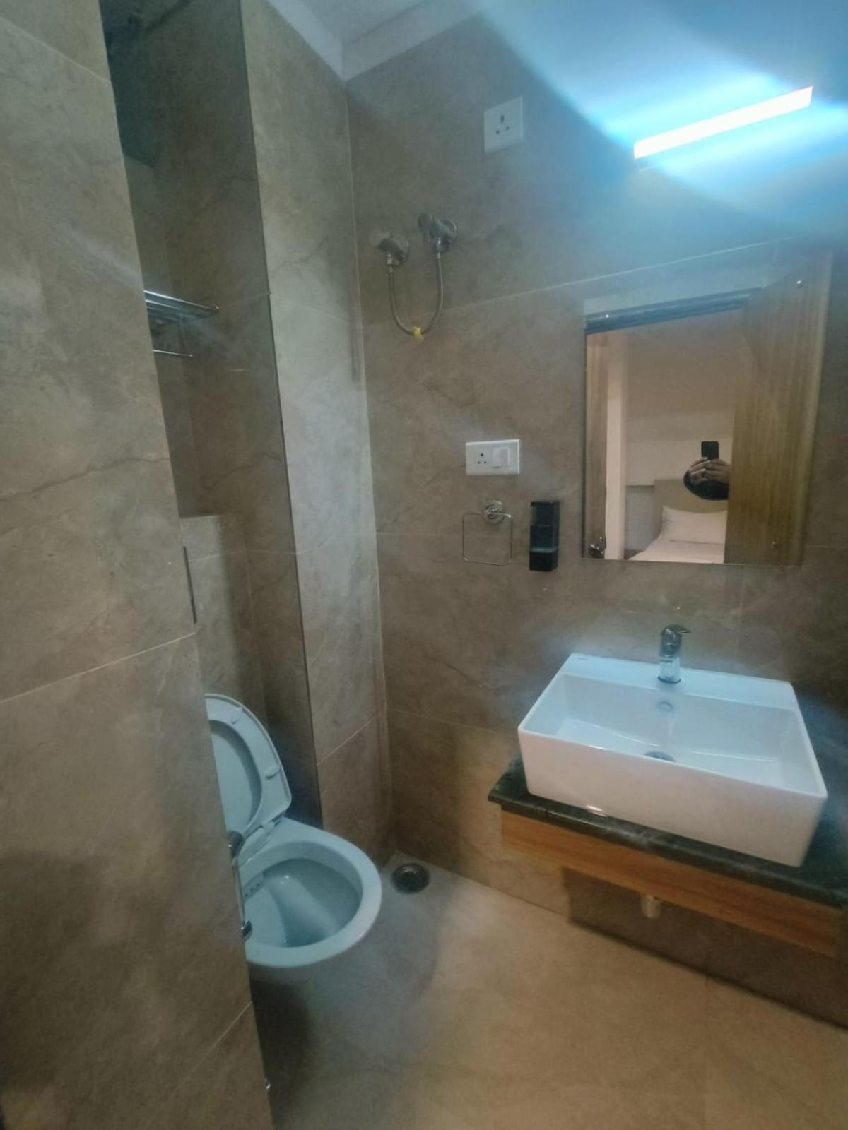 Hotel Abode 실롱 외부 사진